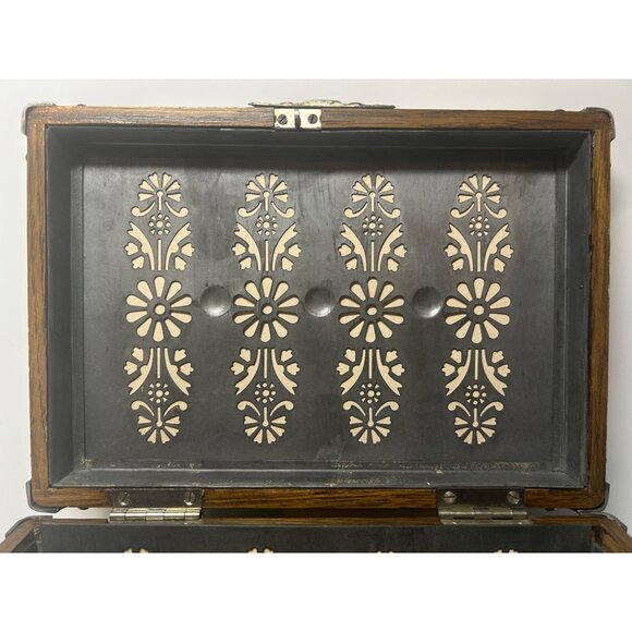Cigar Box - Antique circa 1890s - Tiger Oak with Metal Ornate Corner Mounts - Picture 11 of 16